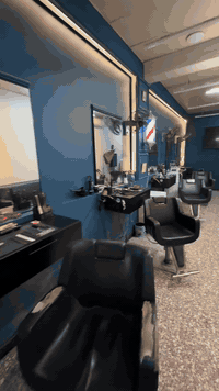 بيع كراسي كامله مع الميز والمرايات بسعر مناسب  التفاصيل ***********
