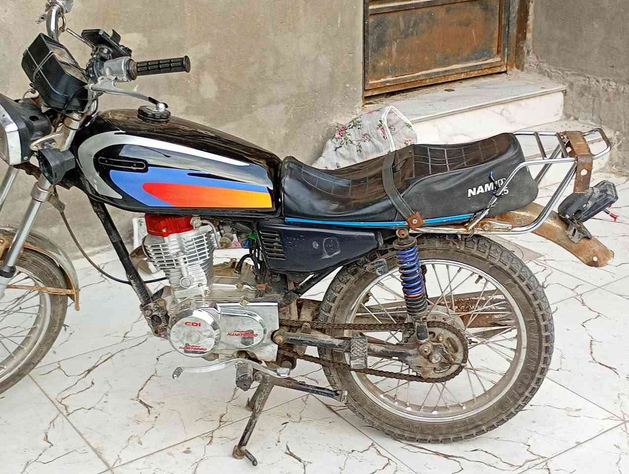 دراجه ايراني لبيع رقم اسود سنويه موديل 2007 دراجه معمره كله جديده السنويه ما اعرف راعيه وين دكه بل مرور يطونك ياه الدرجه محد يوكفك بشارع مكاني البصره دور الشرطه قرب المعارض السعر 800. قفل ***********
