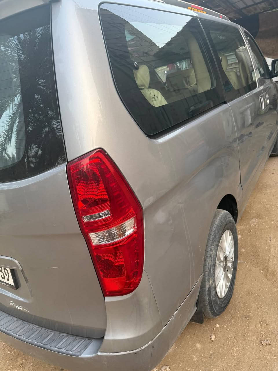 السلام عليكم
ستاركس مفتوح محور مسكر  مديل 22  مكينه 9 بلاد  سياره بيهه بس ضربه بالخلف كد شبر  سياره نضيفه وجاهزه  مكلف بالنشر رقم صاحب السياره ***********
