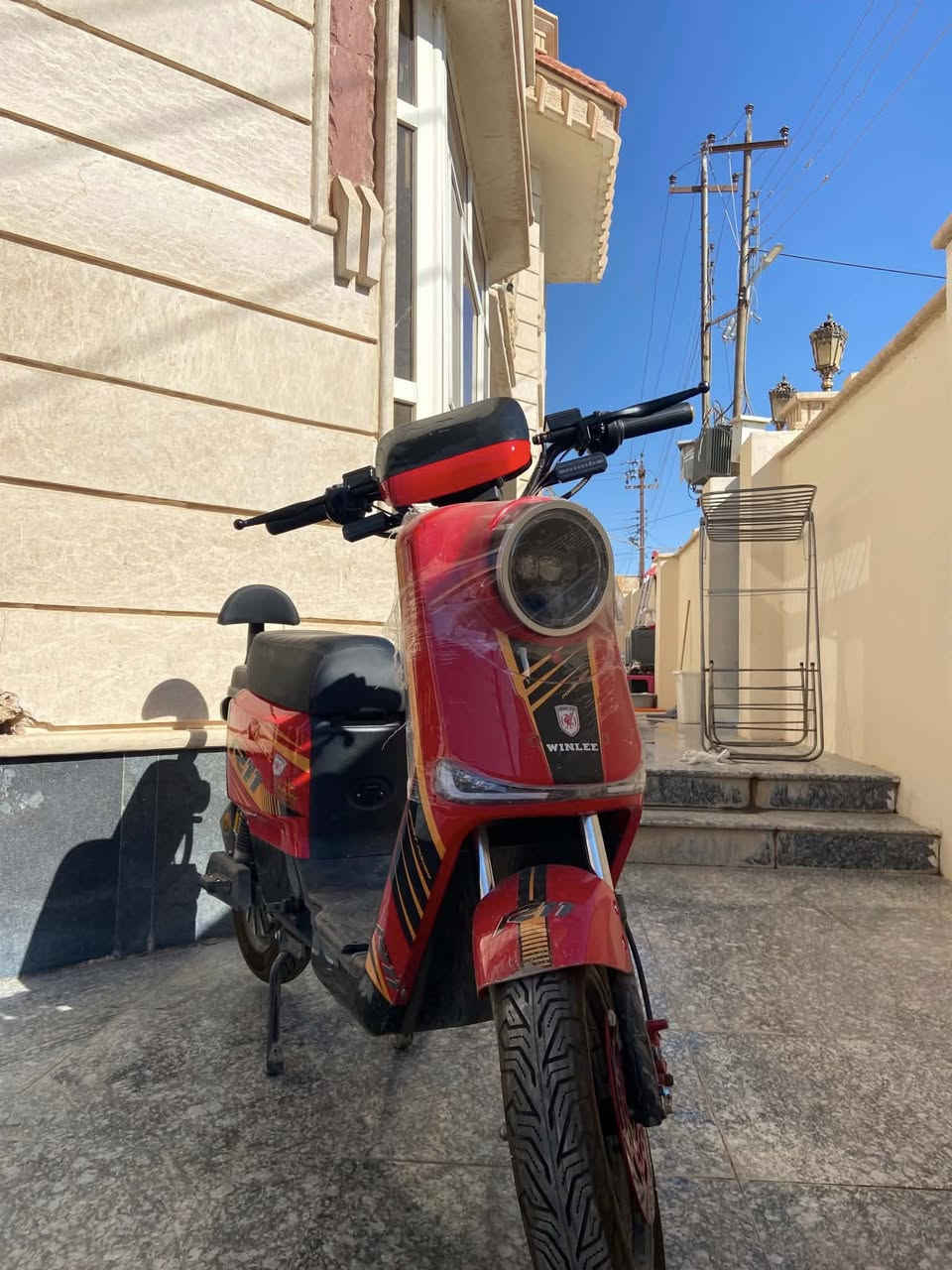 📢 دراجة شحن WINLEE R11 شبه زيرو للبيع في تكريت!
التفاصيل والمواصفات:

الحالة: مستعملة 20 يوم فقط بحالة الوكالة وجديدة تماماً.

الماركة: وينلي WINLEE الأصلية (موديل R11 المميز).

النظافة: 100% بدون أي عيوب أو شخوط، الدراجة كاملة والكامل الله ومثل ما واضحة بالصورة.

البطاريات: جديدة وبكامل كفاءتها الأصلية (اقتصادية وتكفي لمسافات طويلة).

المميزات: محرك قوي وسلس، فرامل ديسك أمان، إضاءة ليد قوية، وشاشة رقمية متطورة.

💰 السعر المطلـوب: 750,000 دينار عراقي (وبيها مجال للشراي الطيب).
📍 المكان: صلاح الدين - تكريت.

📞 للتواصل والاستفسار: يرجى الاتصال مباشرة على رقم الهاتف: ***********
