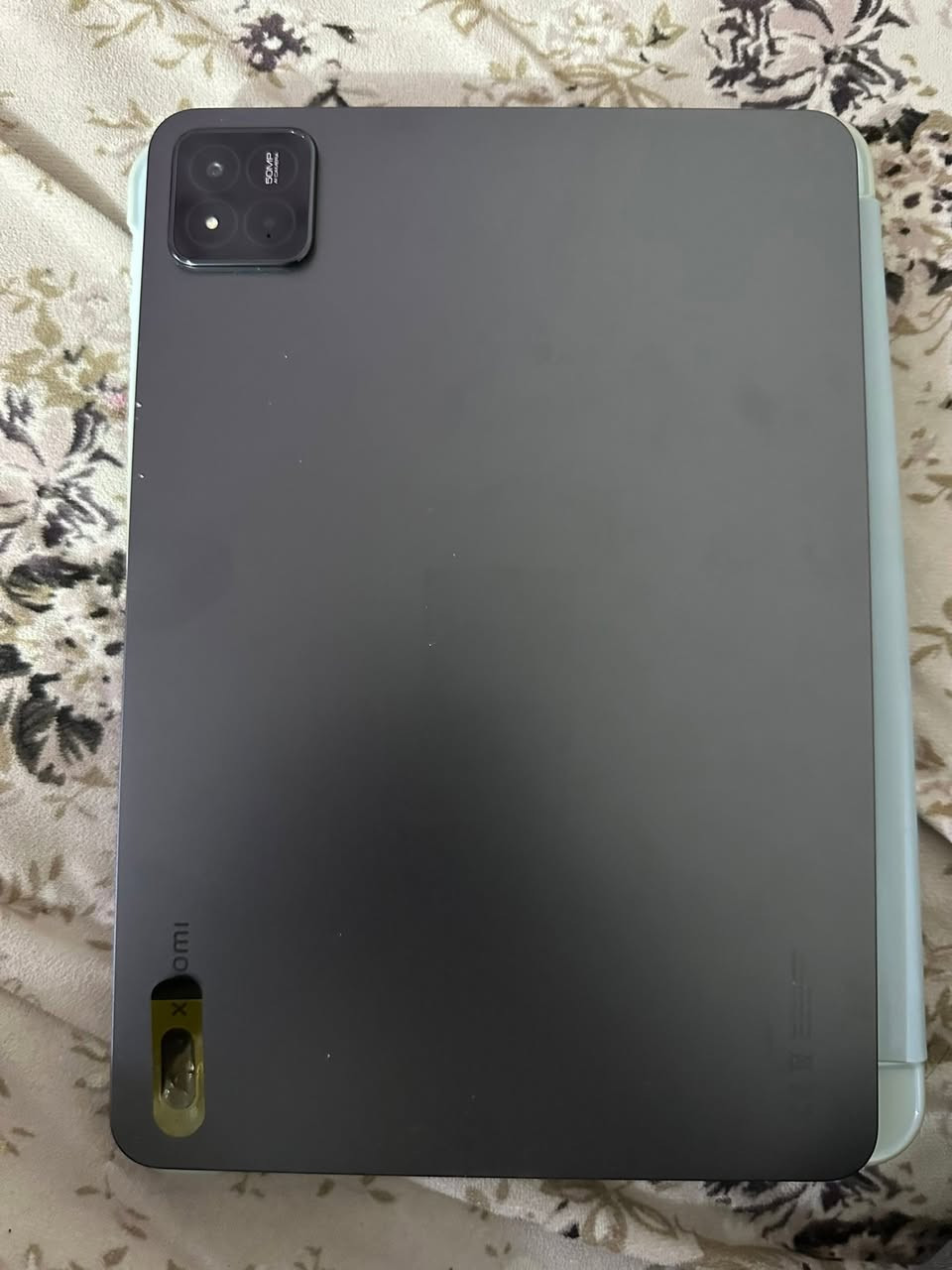 شاومي باد 7 برو 

الشاشة: IPS LCD بمقاس 11.2 بوصة، دقة فائقة 3.2K، ومعدل تحديث سريع 144Hz.
المعالج: Snapdragon 8s Gen 3 
الذاكرة والتخزين: رام 12 جيجابايت / تخزين 512 جيجابايت 
الكاميرات: خلفية بدقة 50 ميجابكسل (تدعم 4K) / أمامية بدقة 32 ميجابكسل.
البطارية: 8850 مللي أمبير، تدعم الشحن السريع بقوة 67 واط.
السعر 650 وبيها مجال


**إذا كنت صاحب هذا الإعلان وتريد حذفه لأي سبب، رجاءا أرسل رسالة إلى الدعم الفني**
