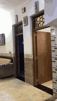 للبيع بيت بناء حديث مساحه 300 واجهة 15 ونزال 20 البناء 200 متر وحديقة بصف البيت واجهتها 5 ونزال 20 طابوق جمهوري مفول كامل مكمل ماناقصه كلشي
تفاصيل البيت غرفتين واستقبال ومطبخ وحولي حجم كبير وصحيات خارجية وداخليه
العنوان بغداد ابوغريب النصر والسلام (الحصوه)
مربع الـ5000 كلشي موضح بالصور والفيديوهات
رقم العقار 5643
السعر 135 مليون  سعر مناسب بالنسبة للبناء والمساحه
*********** اتصال و واتساب
*********** اتصال
