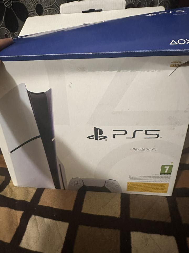 بلي 5 سلم واحد تيرا استعمال قليل جهاز كلش نضيف ويا جوستك و٣ اقراص وغراضه كامله الاصليه اجني بل كرتونه  سعر 625مكاني بصره 
متواجد واتساب ***********
