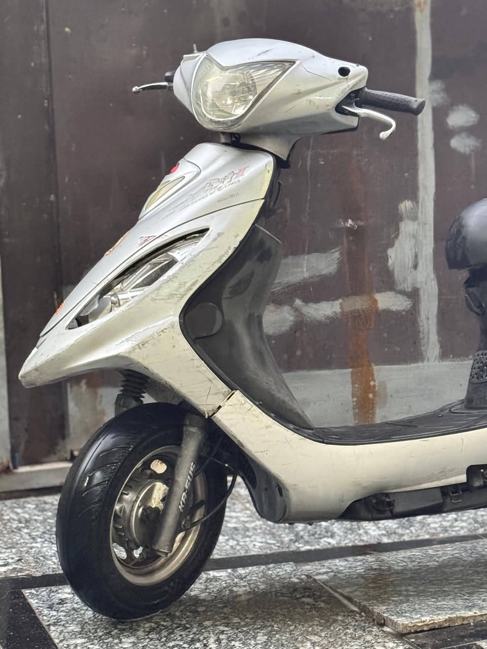 دراجه كامكو للبيع (حاوية وكيل ) الغراض كله بلاد برغي مانازل
كفاله مكينه مامفتوحه 
شرط ملاح مال وكيل 
بوشه 49. شهرين ماخذيه من الوكيل 
سبب البيع أسباب خاصه 
السعر خاص 
كفاله من السرقه مع مكاتبه وصل الوكيل 
تواصل ***********
