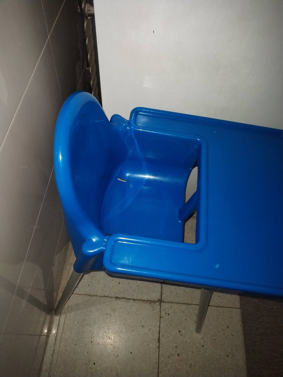 السلام عليكم
متوفر عندي سرير طفل ينفتح من جهه الام بحاله نظيفه جدا سعره ٣٥
ومرجوحه نظيفه عدا الذراع الجانبي بيه كسر مصورته سعرها ٢٥
كرسي طعام نظيف جدا سعره ١٥
مكاني بغداد حي الجهاد قرب جامع محمد رسول الله
*********** متوفر واتس
