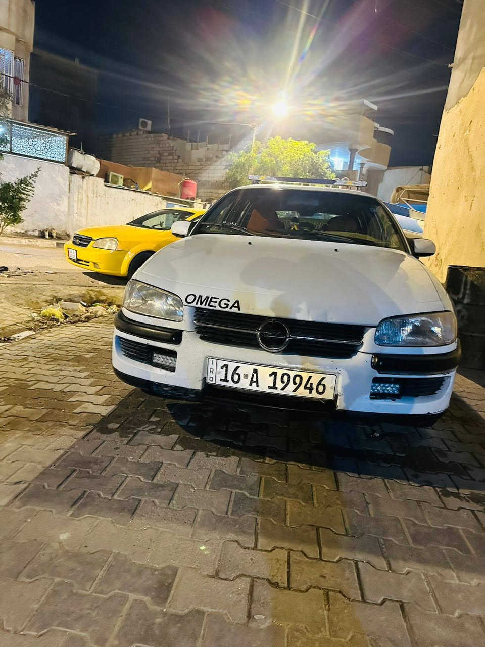 الملك لله
اوبل ستيشن 95 بسمي السنويه ل30
كير عادي 2000 قبق اسود تخم تاير 
كهربائيات كله شغاله حته كيج البانزين 
السعر ٤٥ قفل الخاص مفتوح أو الاتصال ***********العنوان البصره
