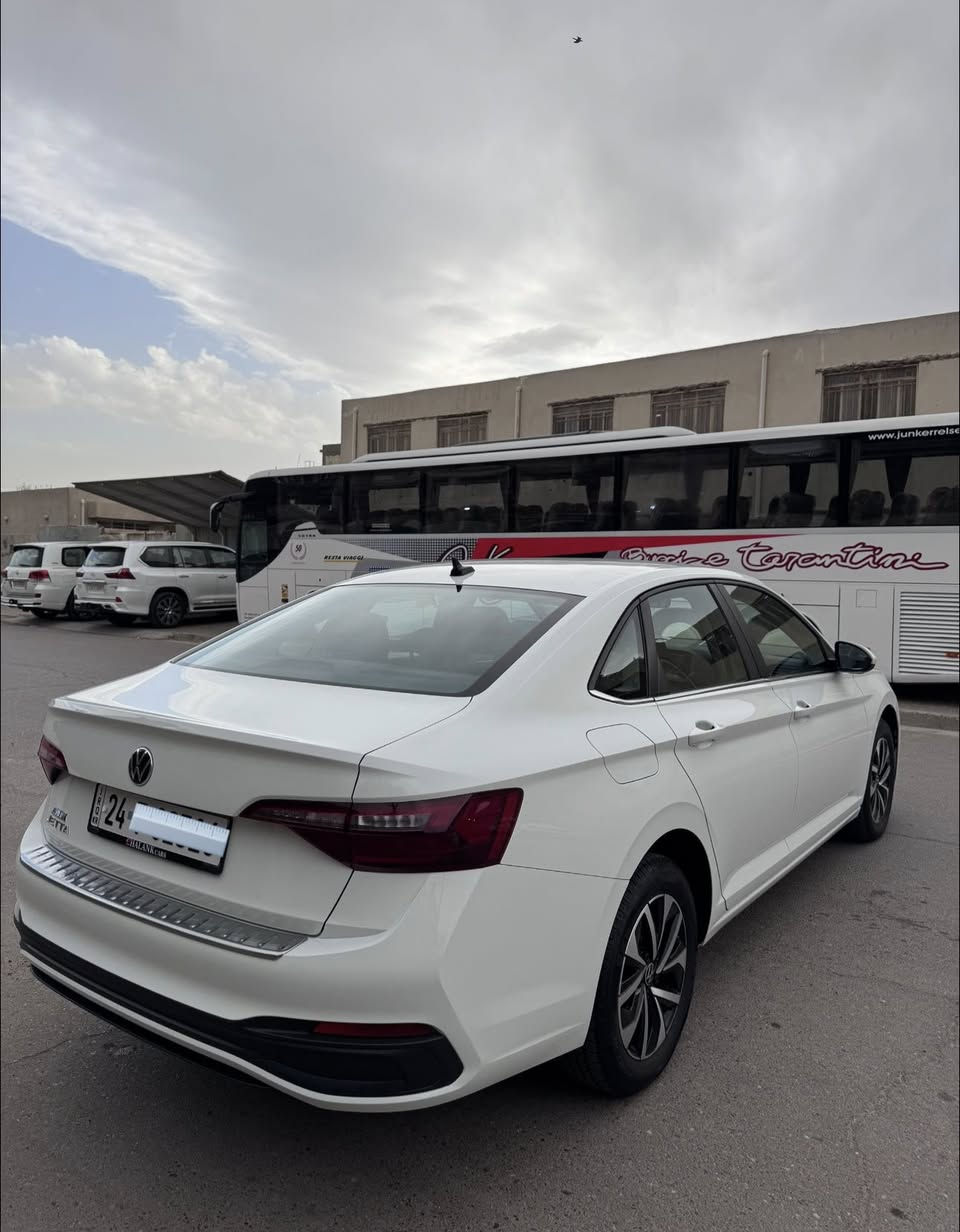 سلام عليكم 

فولكسواكن جيتا 2024 سياره جديده نص فول 

بيها نص البنيد صبغ فقط بدون دواخل بدون كلشي 

المواصفات: 
رادار امامي 
رادار جانبي 
رادار خلفي 
حساس خلفي 
كامره خلفيه 
تحديد مسار 
تحكمات ستيرن 
سايد بريك بصمه 
شاشه كبيره 
لايت زنون بلادي 
وباقي المواصفات المعروبه 

سياره جديده بمعنه الكلمه واحلى من الصور 

ماشيه 24.000 ميل رقم دهوك بأسمي هزه وسنويه ورقم كله جديد تحويل ثاني يوم 

مكان السياره بغداد 

لااستفسار : ***********
