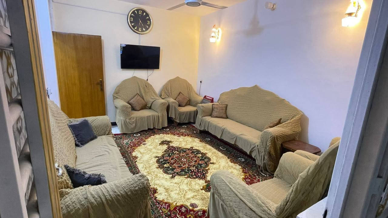 بيت طابو زراعي سند 25 طابقين مساحه 100م استقبال ومطبخ 3غرفيتن توم وساحه درج وحمام ومنور  سعر 110بي مجال قليل زعفرانيه دور الصحه الاولى قريب مدرسة واسط سده الجنابين رقم *********** احمد للعقار
