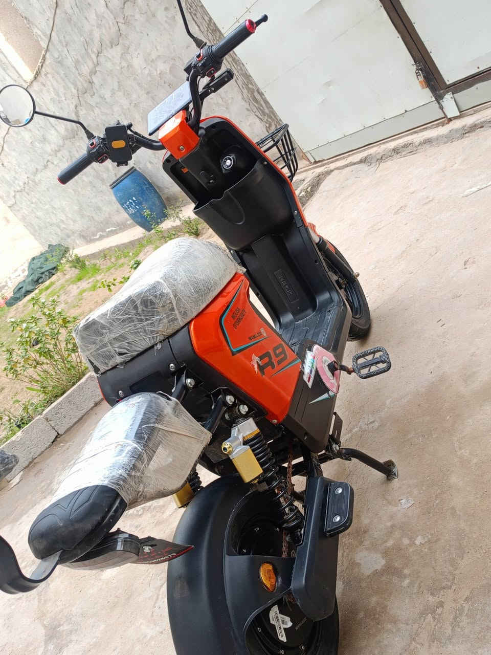 دراجه نظيفه وموصفاته 5بطاريات كبار والملف 1200واط وسرعه حقيقي 60 مع الوزن ولايت عالي وناصي ورماش و2دبلات خلفيه غاز و2اماميه دهن ونظام البارك ونظام R رجوع اله الخلف ومنفذ شحن يوسبي ودراجه 4سرعه وبريكات هايدروليك دهن وبعد بيه مواصفات خير من الله للستفسار *********** والسعر 435وبيه مجال دراجه جديده تجي وتشوف عنواني كربلاء الجاير حي الامام علي اسواق برتقاله
