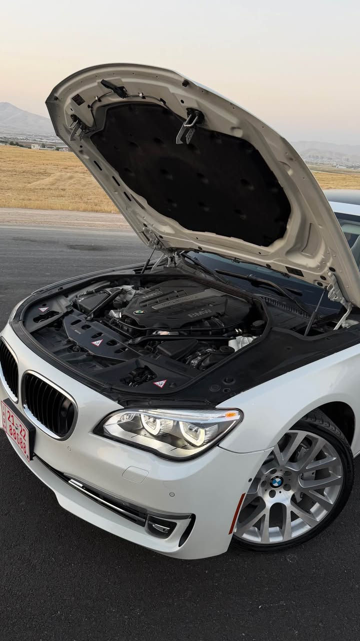 ***********
BMW F01 750LI Xdrive individual 
01 هەموو عێراق - بێ ڕەقەمی دووبەی کۆدی بۆ کراوە
مۆدێلی 2013 کلین تایتڵ  سپی ناو سپی مواسەفاتی Alpina B7 پێنج دوگمە.   فول فول مواسەفات ( داتاشۆ - 360 دەرەجە کامێراو ڕادار و حاسە  - خەتی جادە -هەزازی سوکان - نازور لەیلی - DTR - پێنج مۆدی بەکار هێنان eco-comfort-comfort plus - sport - sport plus -ئۆتۆ پارک - ئۆتۆبرەیک-ئۆتۆستارت- دەرگا شەفت و بەسمەو لید و سێنسەر- سنوق کارەبای و شەفت -سلایت - لایتی ئەدابتڤی individual - بەگ لایتی گۆڕاوە بۆ G12 - کوشنی سارد وگەرم و کارەبای و کۆمپرێسەر و خەزن -ئایەرسەسپێنشن- شاشە گەورە - پێمج پەردەی کارەبای - کوشنی دواوە هیتەر - ناڤیگەیشن - سیدیبۆکس - جی پیئێس- ئاوێنە شەفت و هیتەر و رادار و ناوچەی کوێری تێدایە - ئەمبێنت لایت لیدی بەرگی دەرگاو ژێر داشبول- ویلی 21 ئینجی دووسایز و فلنجەی کاربۆن سیرامیک - حەجمی مەکینەی ٨ پستۆنی دەبل تۆربۆی دەبل ئەکسل ی ٨ گێڕ - هێزی 465 ئەسپی هەیە لە 0-100km تەنها 4.1 چرکە سریارەکە لۆک لۆکە 
گێڕ و مەکینەو کارەبای و کۆمپیتەر بە شەرت یەک دینار مەسرەفی نیە  بۆ نرخ پەیوەندی بکەن یا مەسج بنێرن السليمانية, العراق
