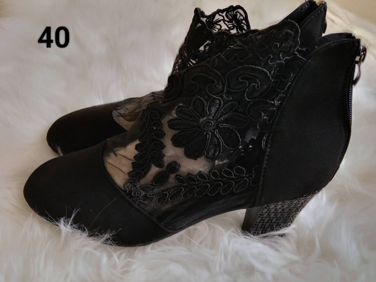 أحذية شي أن ، DHL وكم قطعة تركي ..
القياسات موجودة بالصور 
الأسعار من 5 إلى 10 للقطعة 
يوجد توصيل لجميع المحافظات


**إذا كنت صاحب هذا الإعلان وتريد حذفه لأي سبب، رجاءا أرسل رسالة إلى الدعم الفني**