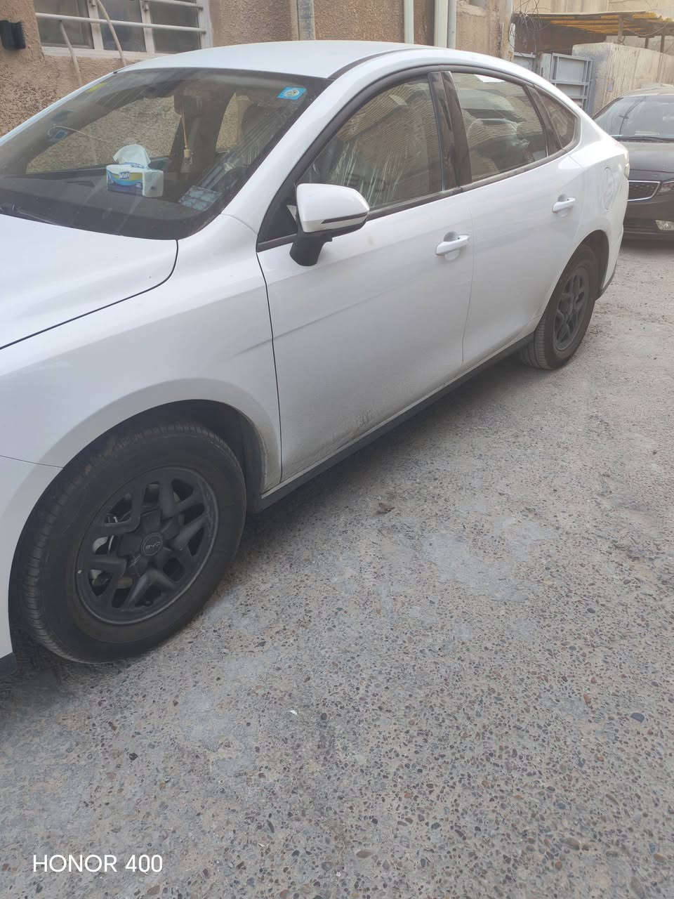 السلام عليكم بي واي دي سيل فايف الكير التعليك تجي بطاريته اكبر من العاديه بطاريته ١٢٨ كيلو شحنه وحده تمشيك يوم كامل السياره بعده وضع شركة ماشيه ٤٠٠٠ قابل للزياده مغلفه دشبول وبيبان نايلون حراري ارضيات حوضيه صندوك  حاطله جلد عنواني بغداد الاعظمية رقمي *********** السعر ٢١ ونص وبي مجال بسيط
