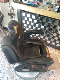 كراسي اثنين اضرار بسيطه الكراسي شغاله جكات الكرسي ب٢٥٠ وبي مجال للتواص...