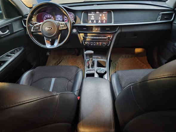 اوبتيما S
2019
السياره فول ما عدة الفتحه
دبل كزوز بك لايت مسطرة لد
***********
وموجود ع الفيس
