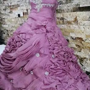 بدلات عرس للبيع مكلفة بنشر تصفية محل  الوحدة علا 5  مديل قديم يحتاج الهن شغل  هنا   المحل بلحسينية والبدلات هسة ابغداد اكثر من 30 بدلة اللحجز رقم اخوية ***********
