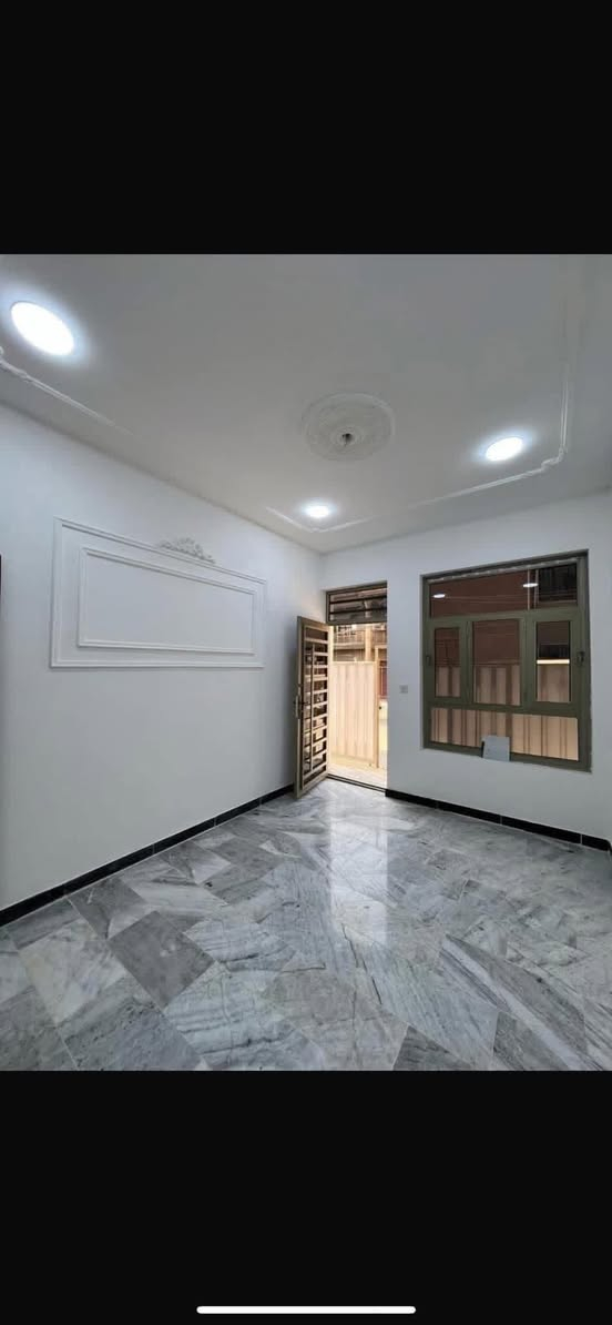 مشتمل #للبيع المساحة ٣٨م واقع حال ٤٨ م
الواجهة ٥.٤٠   /النزال ٩
مدخلين 
يحتوي على #استقبال#مطبخ #٢غرف نوم
حالياً مؤجر
الموقع 📍الشعب حي التجار مقابيل جامعه الامام الكاظم 
للأستفسار آكثر الأتصال على الأرقام ***********
القريشي  للوساطة العقارية
