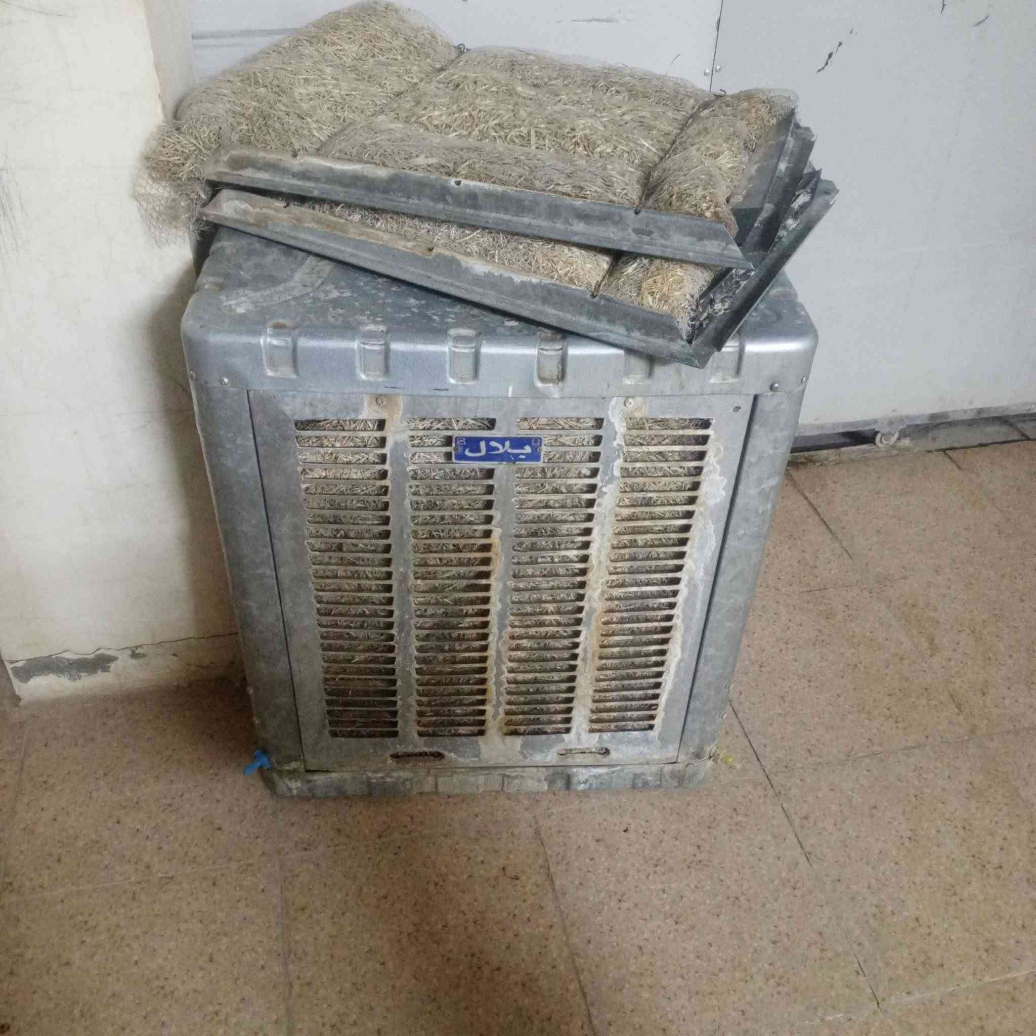 مبرده اخت جديده هواها ثلج وياها واتر وليف جدد
السعر 95 وبيها مجال 
الاستفسار على هذا الرقم 
***********
