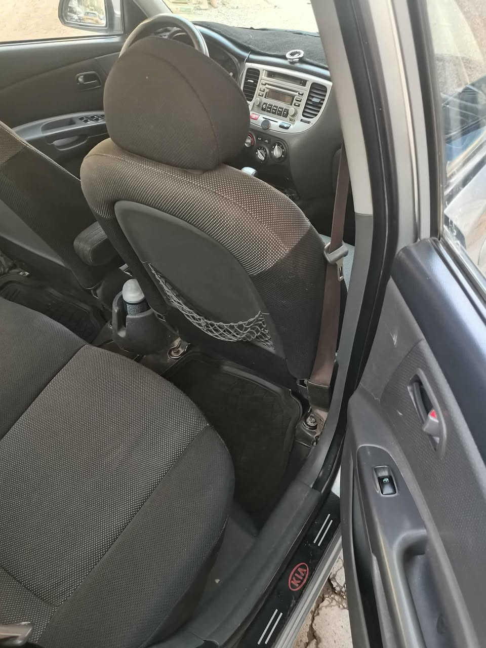 السلام عليكم كيا ريو للبيع موديل ٢٠٠٩ رقم المبايل ***********
