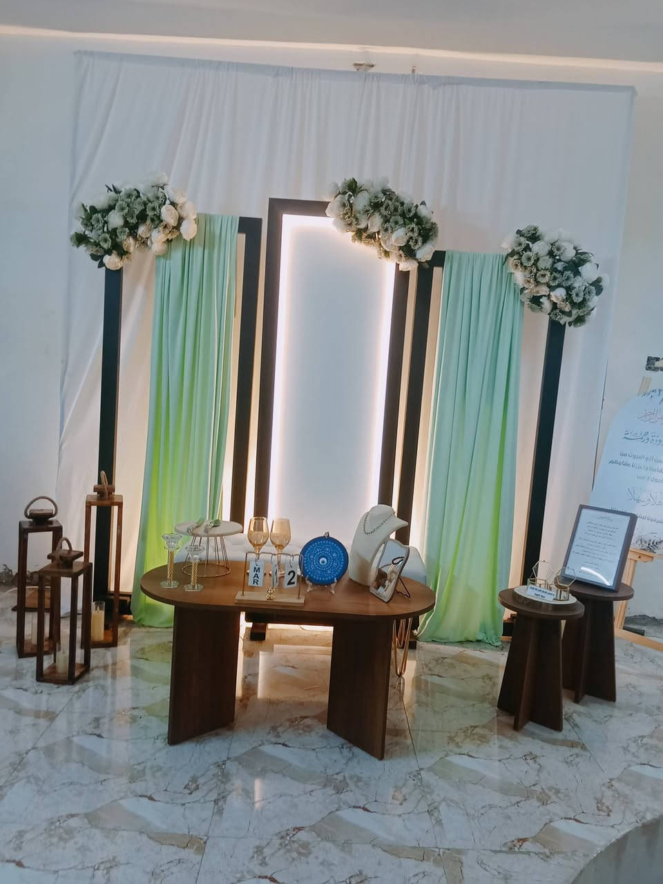 كوشه البوهيمي الخشب الطبيعي للحجز ***********توصيل داخل بغداد فقط
