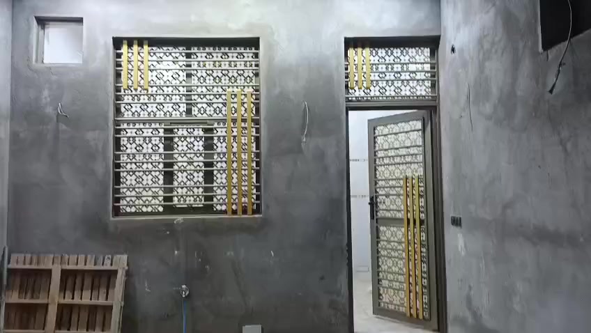 البيت للبيع المساحه 200 متر طابو صرف عالشارع العام ابو الخصيب ابو الجوزي الخدمات ماء و مجاري كهرباء السعر 150 وبي مجال البيت جديد جدا مامسكون بعده شارع تبليط 2 غرف استقبال كبيره صاله كبيره حمامات 2 خارجي وداخلي مطبخ حار وبارد ***********
