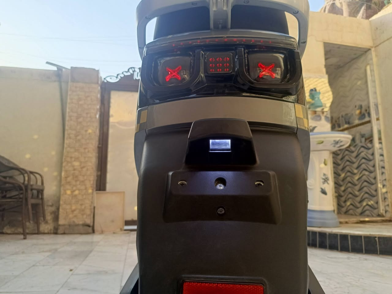 سلام عليكم 
دراجه شحن Baghdad 
فول مواصفات 
من طول للطول شغاله 
مشحونه 3 مرات 
بعدها جديده صالها شهر من طالعه من المعرض
بعدها جديده ما ناقصها اي شي 
بيها اربع نمر 
سرعه 65 حقيقيه 
تجي تشغل وتروح 
مكاني ناصريه حي الشهداء 
الرقم ( ***********) بي واتساب

