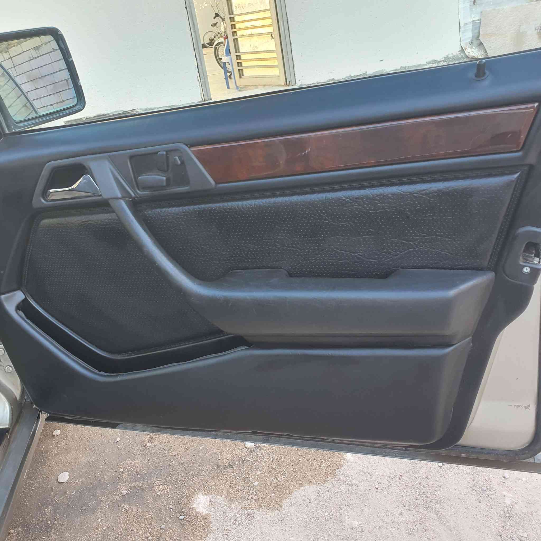 للبيع .
مارسيدس دب 1990
 بغداد تحويل ثاني يوم مشروع وطني
 سنوية لغاية 27 
حداديه ومحرك 2500 جدد
قواعد دبلات وبرانكيتات اصليات
كهربائيات كلها شغاله
فتحة سقف وكشناات كهرباء 
مصبوغه عام جماليه فقط مكفوله من الضربه والخياس
السعر. 78
ذي قار سوق الشيوخ 
للاتصال ***********
