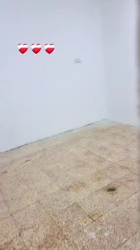 اللهم صلي على محمد وآل محمد 
طابقين الاول غرفه وصاله ومطبخ وديوان 
الثاني غرفتين 
يبعد عن الشارع السايدين 70 متر 
اجار سعر 650
محوله الزهير
تواصل واتساب ***********
