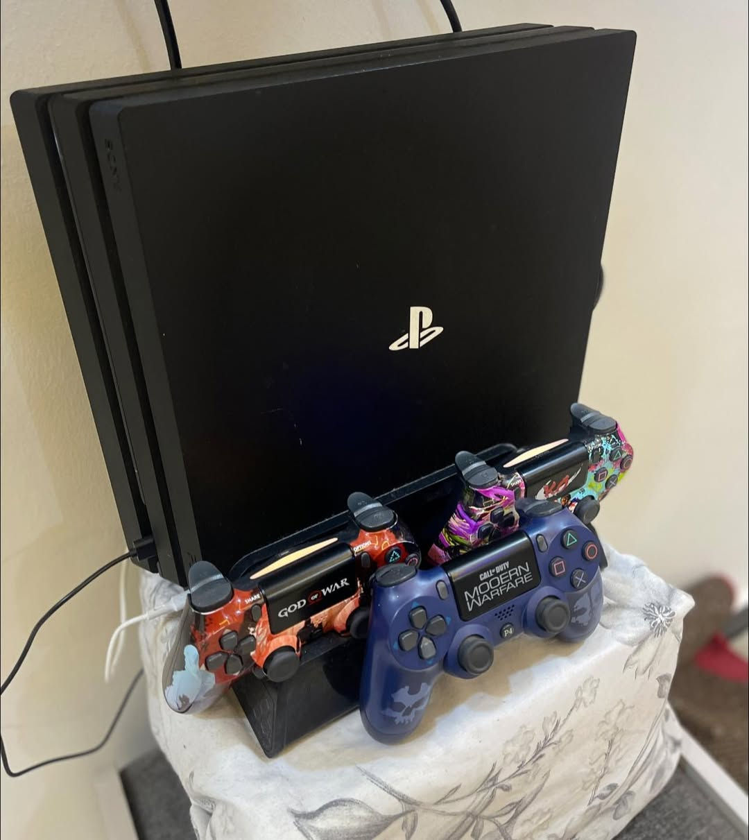 بلي فور برو مهكر نضام 11 للبيع   ذاكره 1 تيره وياه 3 جويستكات +مروحه تبريد وبي 7 العاب  مكاني الكوفه السهله  سعر 350 وبي مجال 
***********بي واتساب
