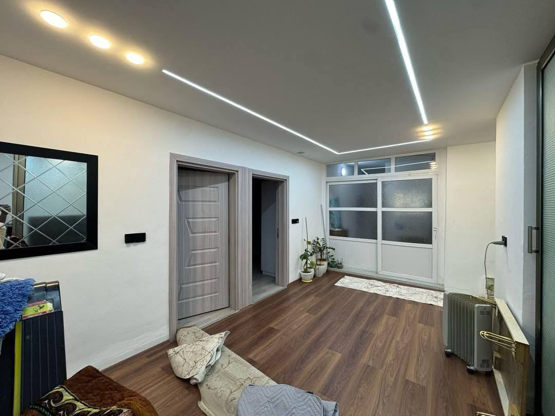 #دارللبيع .🏠  رقم بلدية 
#المساحة :-  200 متر
#واجهة  الدار : 10 متر
#الموقع :-  الحرية خلف بيت رزكار تبلوو

#تفاصيل الدار 🏡 
_ ط/١
- استقبال 
- هول 
- غرفتين نووم
- مطبخ بارد
- مطبخ حار 
- صحيات 
- كراج سيارة.
- درج داخلي
- بيتونة

   #للأستفسار الأتصال على الارقام التالية :-🔶️
 📞 *********** 📲
 📞 *********** 📲
أو مراسلتنا عبر { فايبر ــــ وتساب ــــ 📲} 
أو مراجعة #مكتب شوان للعقارات والمقاولات الكائن في الحرية علاء سايدين بنجاعلي مقابل جامع عبداللة و حديقة مثلاث
{  #نتشرف #بزيارتكم }
