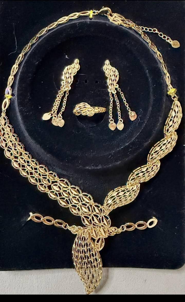 ئەم تاقمە بەکارنەهاتوە دەیفرۆشمەوە،  رێک کۆپی ئاڵتونەو ضەمانی هەیه، لە سلیمانیەو گەیاندنیش هەیه


**إذا كنت صاحب هذا الإعلان وتريد حذفه لأي سبب، رجاءا أرسل رسالة إلى الدعم الفني**