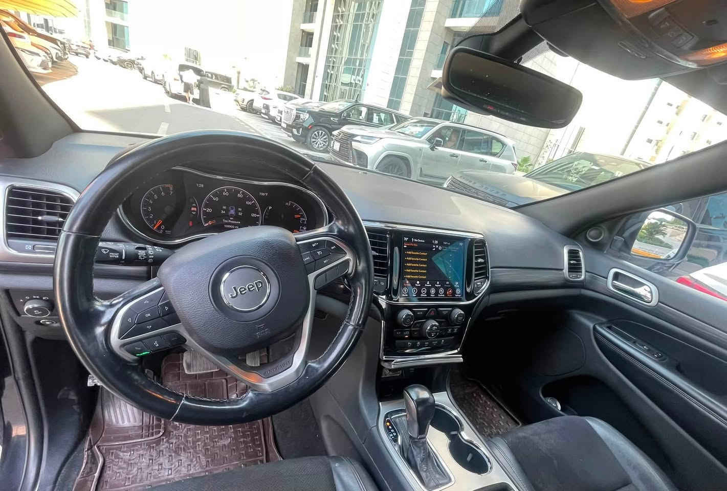 للبيع    جيب 2020
* شاشة Uconnect مقاس 7 إنج  
* Apple CarPlay
* Android Auto
* بلوتوث
* كاميرا خلفية
* مثبت سرعة
* تشغيل بدون مفتاح
* مكيف أوتوماتيك 
* ABS
* ESP مانع الانزلاق
* Traction Control
* وسائد هوائية متعددة

. المواصفات :
1-اللون : اسود 
2-المحرك :3600/6V
3-الرقم : بغداد سنوية جديدة
4-اوتو ستوب 
5-الداخل اسود 
6-مقاعد جلد+ مخمل 
7-الويل حجم 20
8- التشغيل عن بعد 
9-حساس خلفي  
11-المقعد الأمامي كهربائية 
12-تبريد قطعتين 
13-بصمه أبواب 
14-العداد 109 الف ميل 
15-الضرر: باب خلفي مبدل نفس لون + تصليح جاملغ الخلفي ( مبين بالصور)
هنا بالعراق بيهة شخوط تروح 80% منهة بالبولش وبدون اي صبغ 
السعر :240$ ورقه 
المكان : بغداد
الرقم : ***********
