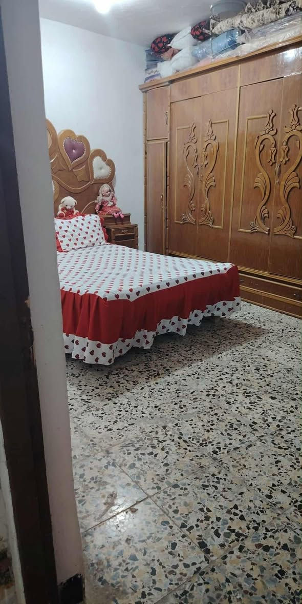 مكتب الخبير للعقار
وجود دار في الدوب خلف العمارات
مساحه ١٥٠ متر بناء طابوك ومسلح
مكونات الدار //استقبال ومطبخ وغرفه نوم وصاله ومجموعة صحيات داخليه وخارجه وكراج سياره
الطابق الثاني //غرفه نوم
السعر //57
للاستفسار مراجعة المكتب مقابل مركز الشباب الدوب
اتصال //***********
