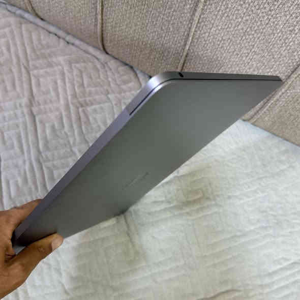 MacBook Pro M1

13-inch

Ram 16 GB

SSD 512 GB

Cycle Count 317

Battery Health 80%

الملحقات شاحنة فقط

السعر ٩٥٠ الف

***********
