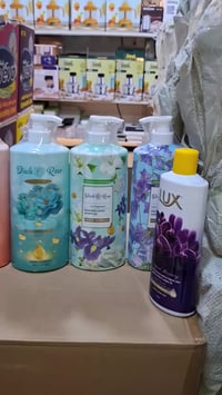 مستحضرات تجميل • مكياج