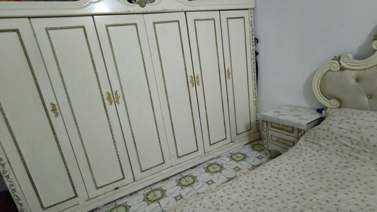 غرفه نوم نضافه٧٠/٪ سعر ٤٠٠وبيه مجال واتساب فقط  ***********
