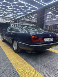 BMW 735 i  السيارة موديل 90 رقم بغداد أنكليزي سنوية بأسني نافذة لـ سنة...