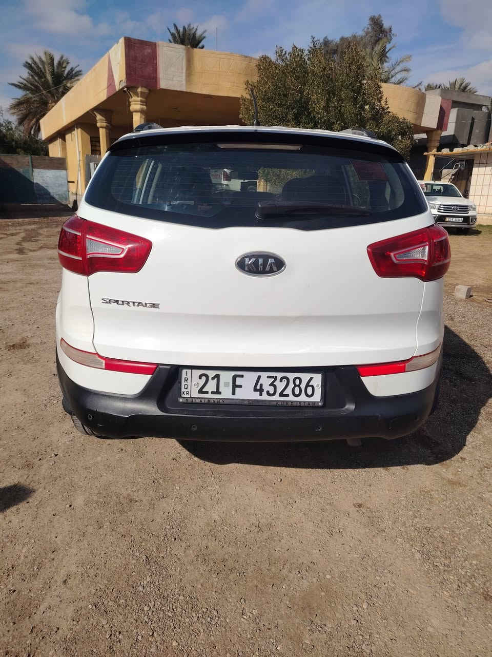 السلام عليكم للبيع كيا سبورتج ٢٠١١ رقم سليمانيه بارد براس الجاملغ صفحه اليمنه مقدار شبر والباقي مكفول شرط السونار للاستفسار اتصل ***********
