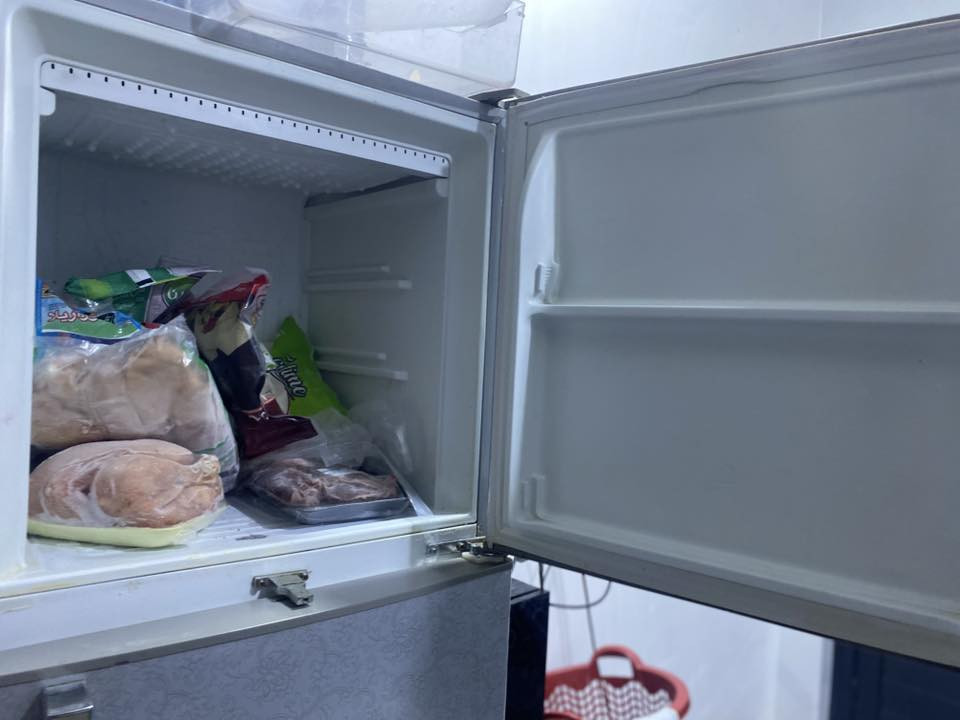 ثلاجه للبيع ***********
