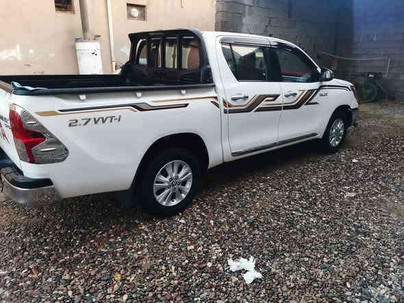 سلام عليكم ورحمة الله وبركاته عندي مرزي ٢٠١٨ فول موصفات رقم شمالي أربيل السياره جديده مال جناي ما تصرف عليه أربع السعر ٢٥٥ وبيه مجال الطيبين رقم الموبايل *********** مكاني صلاح الدين الشرقاط
