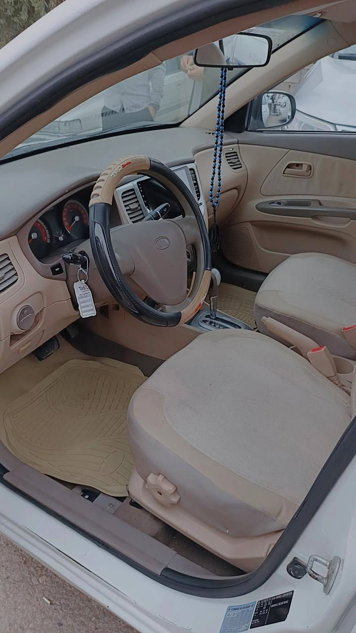 كيا ريو موديل 2012 
سنويه 2027 كاربون بانزين محرك 16 ضررها مكانتين بارد
السعر 107وبيها مجال شي بصيط التواصل خاص او ع الرقم ***********
***********
رجاءآ الي مو شراي لايتصل
