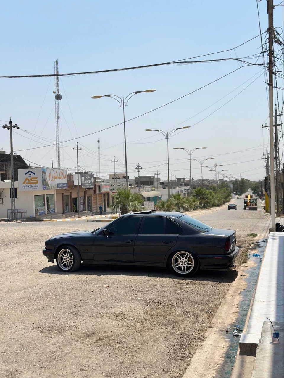 ماشاءالله تاقانە بۆ فرۆشتن
بی ئێم بیلاد ٥٢٥ گير عادی مۆدیل ١٩٩٠
تەبرید بەفر ❄️🥶 سلايد پێش پان ویلی M18 تایەی تازەیە
لیدانی نیە گێر و مەکینە بەشەرت تازە کلاج و عەینە و تاخم پێشیم گۆریوە
رەقەم سلیمانی سەنەوی و رەقەمی تازەیە
لە کرکوکم سعری ٤٦ وەرەقە و مجالی برایەنە
*********** كركوك, العراق
