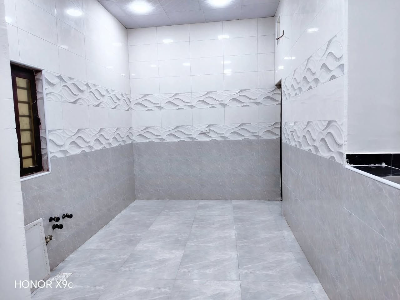 دار للبيع مساحه100متر🏠
العنوان بصره شط العرب جزيره شارع زين لعابدين
يحتوى م̷ـــِْن. أسقبال. صاله. مطبخ. 
غرفتين منام صحيات داخليه خارجيه
خدمات كامله مأء كهرباء شارع 10م كافه لخدمات متوفره
تستلم تسليم مفتاح جاهز للسكن
طابو صرف زراعي بأسم عراقي
السعر 62قابل للتفاوض
للاستفسار📞
***********📲   ***********📲
