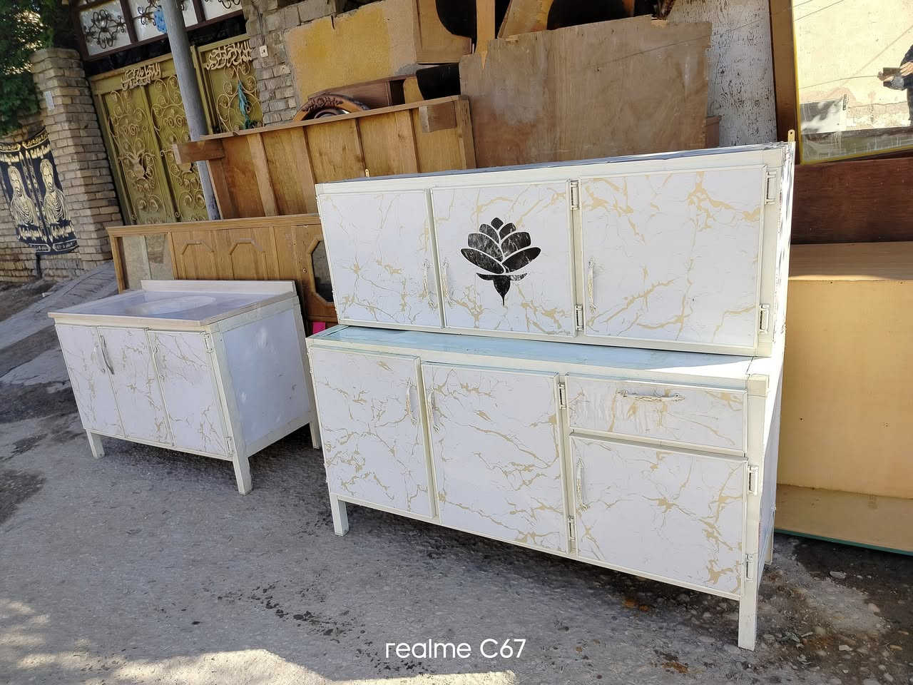 كاونتر متر ونص وسنك مرمر متر و20 نظيف كلش السعر 185الف للتواصل العماره حي النداء شارع الحسينيه فرع فرن صمون الكرار تلفون ***********
