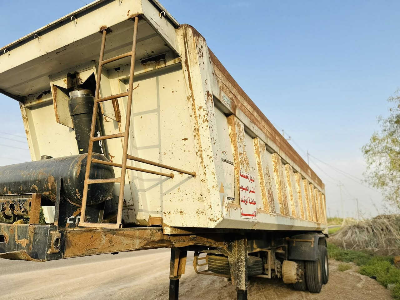 عربانة للبيع  أوزمن تركي خفيفه جدا وزنها تقريبا ٧طن  ثلاثة محاور اثنين ثابت واحد رافع ذرعته ٢٧ متر مكفولة ***********
