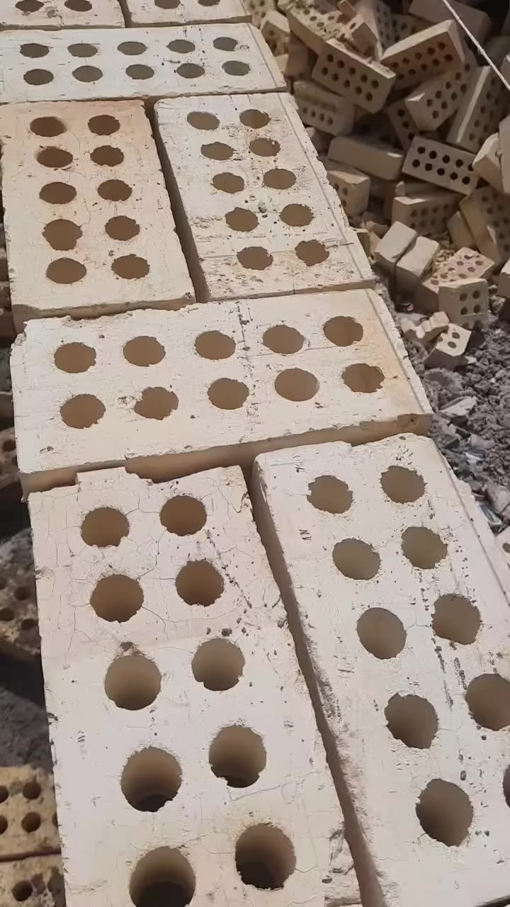 *********** 

 اخوتي الأعزاء اخوكم خلفة بناء درجة أولى مستعدون لكافة أعمال البناء حسب المواصفات الهندسية وكافة الخرائط يكون عملنا كالآتي 
١.بناء الدبل ارضي ٤٠٠ آلف 
٢.بناء الدبل قاط اول٤٥٠ آلف
٣.بناء بيتونة وستارة ٤٥٠ آلف
