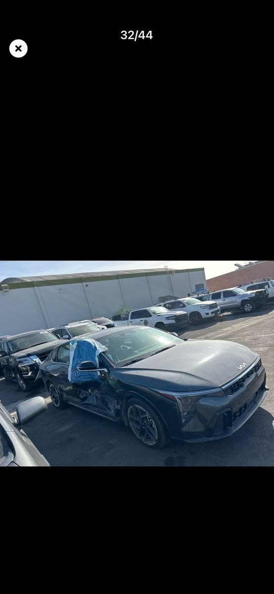 سلام عليكم سيارة كي 4 موديل 25 حادث بس باب ماشية ٤٠٠ سيارة جيتي لاين بدون فتحه سيارة جديدة البيع سعر واصل البصرة ١٣٣ بدون كمرك هاذ رقمي ***********
