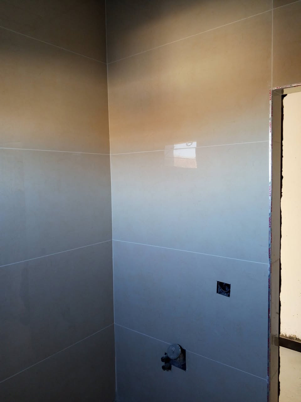 سلام عليكم خوان جاهزين لي عمل سراميك مرمر سكريت تصفير جدران شغل بل ماده والخبط جهزين لي عمل مسابح ديكورات حداق شغل درجه الاله  *********** ***********
