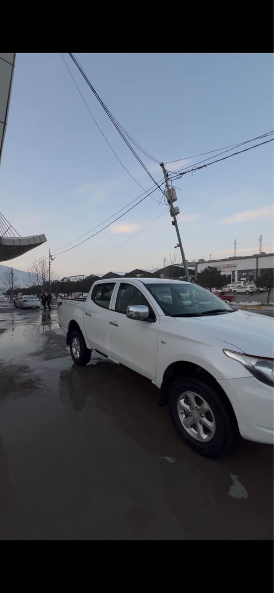 قەزافه گاز ٢٠١٨رەقەمو سەنەوی نوە تا ٢٠٣١
بئ سبوخە 
مەکینەی کرایتەوە 
یەک قەترە دوکلی رەش شینی نیە 
ئینجکتەر  گئر مەکینە تەحویل خرامە بەشەرت 
یەک دینار مەسرەفی تئ دا نیە 
چوار تایە نوی  لەبنن  
سحرو تەفاسلی کاملی سیارە رەقەممم  دا نایە 
***********
*********** سوران, أربيل
