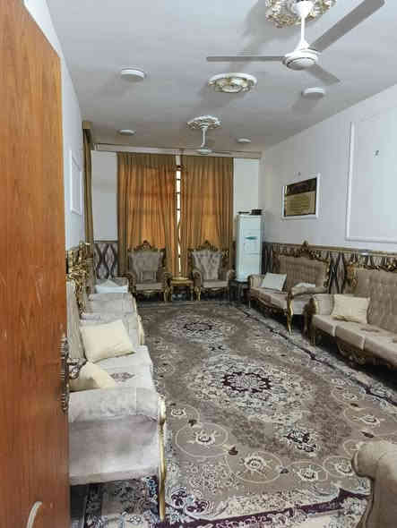 دار سكن للبيع حي الصديق على شارع المطار طابقنين المساحه 150 متر  اربع غرف نوم مع استقبل سبعه ونص متر مع مطبخ مع حمامين دراجه اولى كامل مكمل مع حد يقتين داخليه وخارجيه كلهن مزروعات نخل وحمضيات وثيل الخارجيه مسيجه بس ار سي الاستفسار اكثر على صاحب الدار *********** يوجد وتساب 
‏‪***********‬‏ يوجد وتساب
