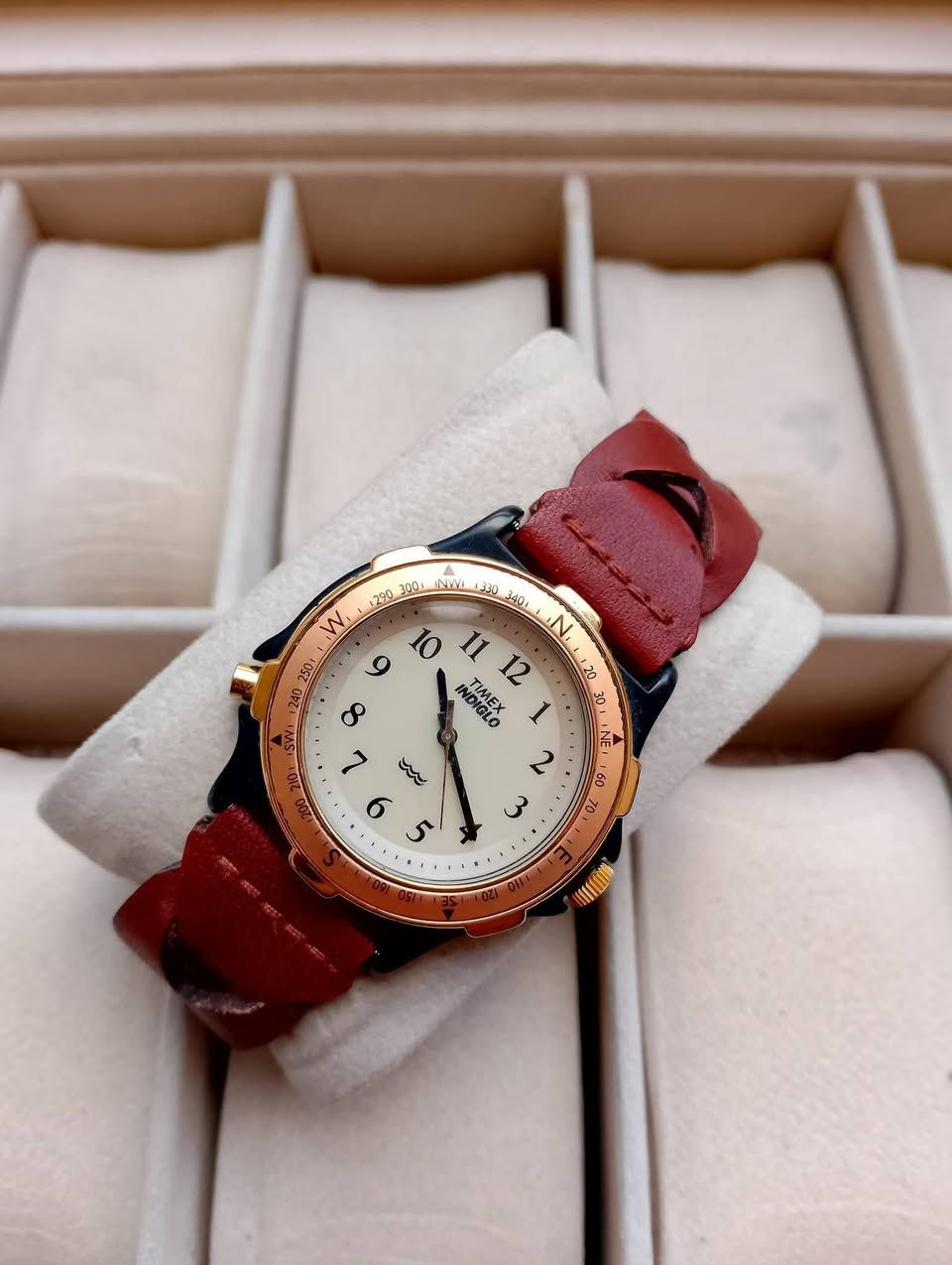 بسم الله الرحمن الرحيم
تحيه طيبه للجميع ♥️ 
للبيع ساعه تايمكس 
براند امريكي اصلي 
سير جلد طبيعي اصلي 
مينه مضيئه ليلاً 
مكينه بطاريه 
السعر 40 الف 💵💵 
العنوان بغداد الدورة 
يوجد توصيل إلى جميع محافظات العراق وبغداد أيضاً 
للحجز والاستفسار المراسله على الخاص او على الرقم 
ه‍ *********** ☎️ متوفر واتساب
